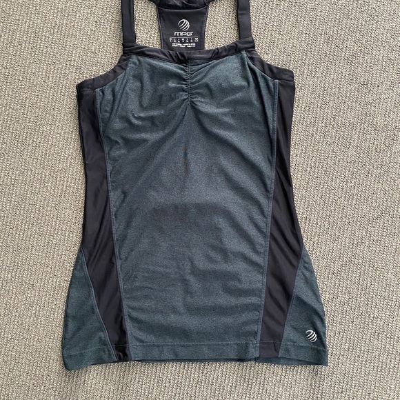 3 tanks included : Reebok/2XU/MPG Small fit - Picture 6 of 16